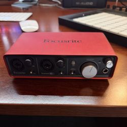 Focusrite Scarlett 2i2 (2nd Gen) – USB Audio Interface