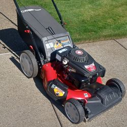 Super Nice Troy-Bilt TB 220 Cell Propelled Lawn Mower Starts Easy
