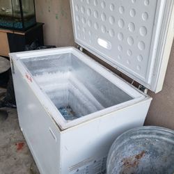 Freezer Chest Top Openning