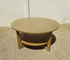 WOOD ROUND TABLE