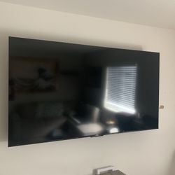 70inch Smart TV With Mount 
