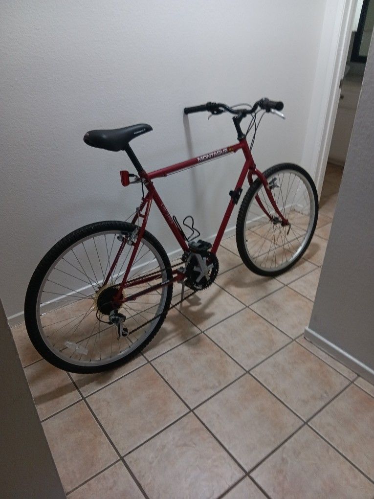 Montague Crosstown 26 Inch Bike Metallic Burgandy Q