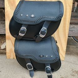 Pair Of OEM Harley Davidson 91538/91539 Real Leather Saddlebags With Support 