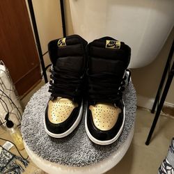 Jordan 1 Gold Toes Size 13 8/10 180