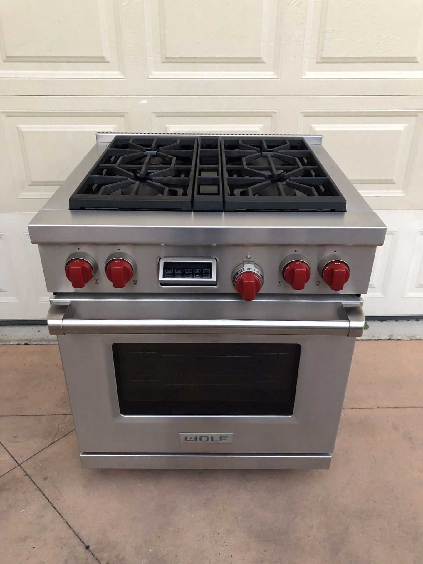Wolf 30” Dual Fuel Range Stove DF304 [SOLD] for Sale in Signal Hill, CA