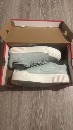 Nike court legacy lift