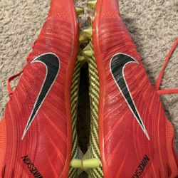 NikeSkin Vapor Cleats And  Football Gloves Combo 