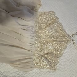 Scalloped Neckline Wedding Dress