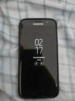 Samsung Galaxy S7 in Black Case