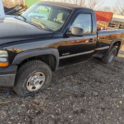 2000 silverado 2500 for PARTS