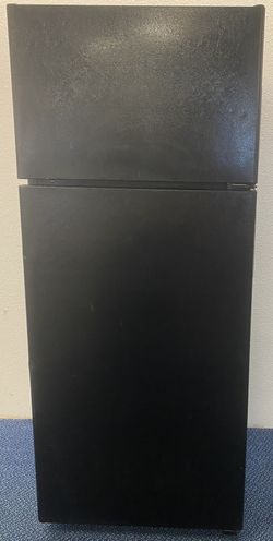 Black Hotpoint Top Freezer Refrigerator (1-0127)