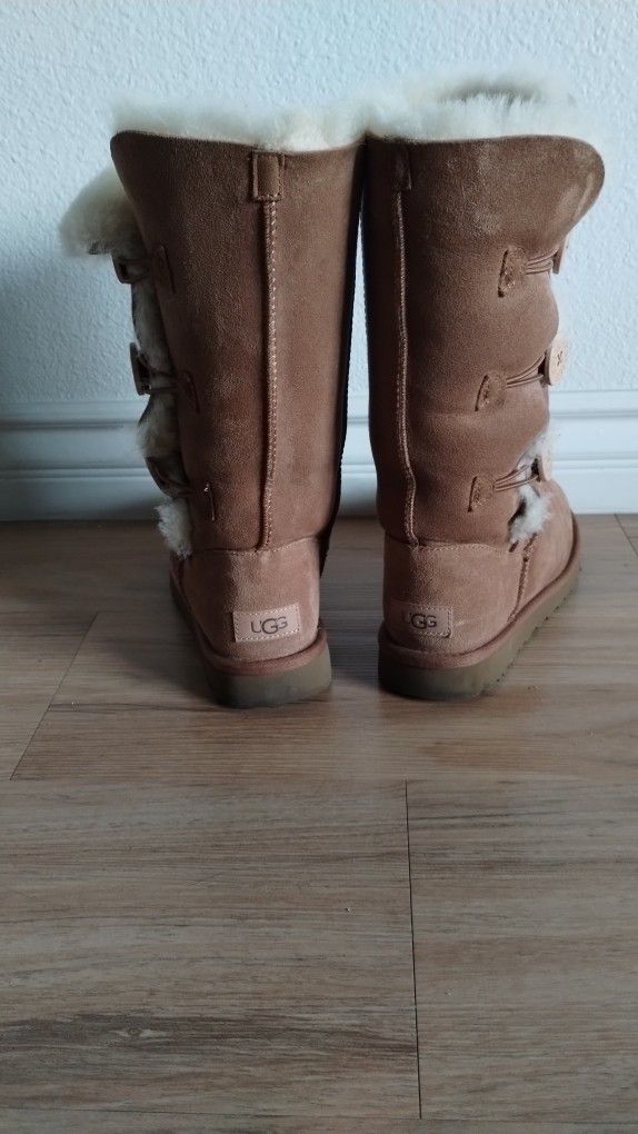Size 7 UGGS 