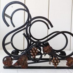 Wine Rack. Holds 5 Bottles