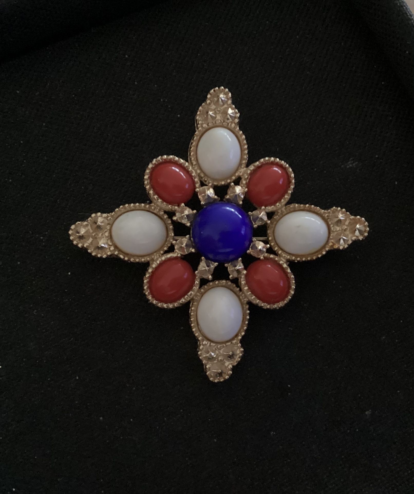 VINTAGE BROOCH