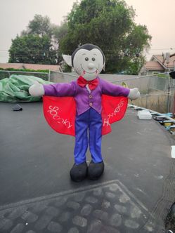 Stand up Vampire in excellent condition