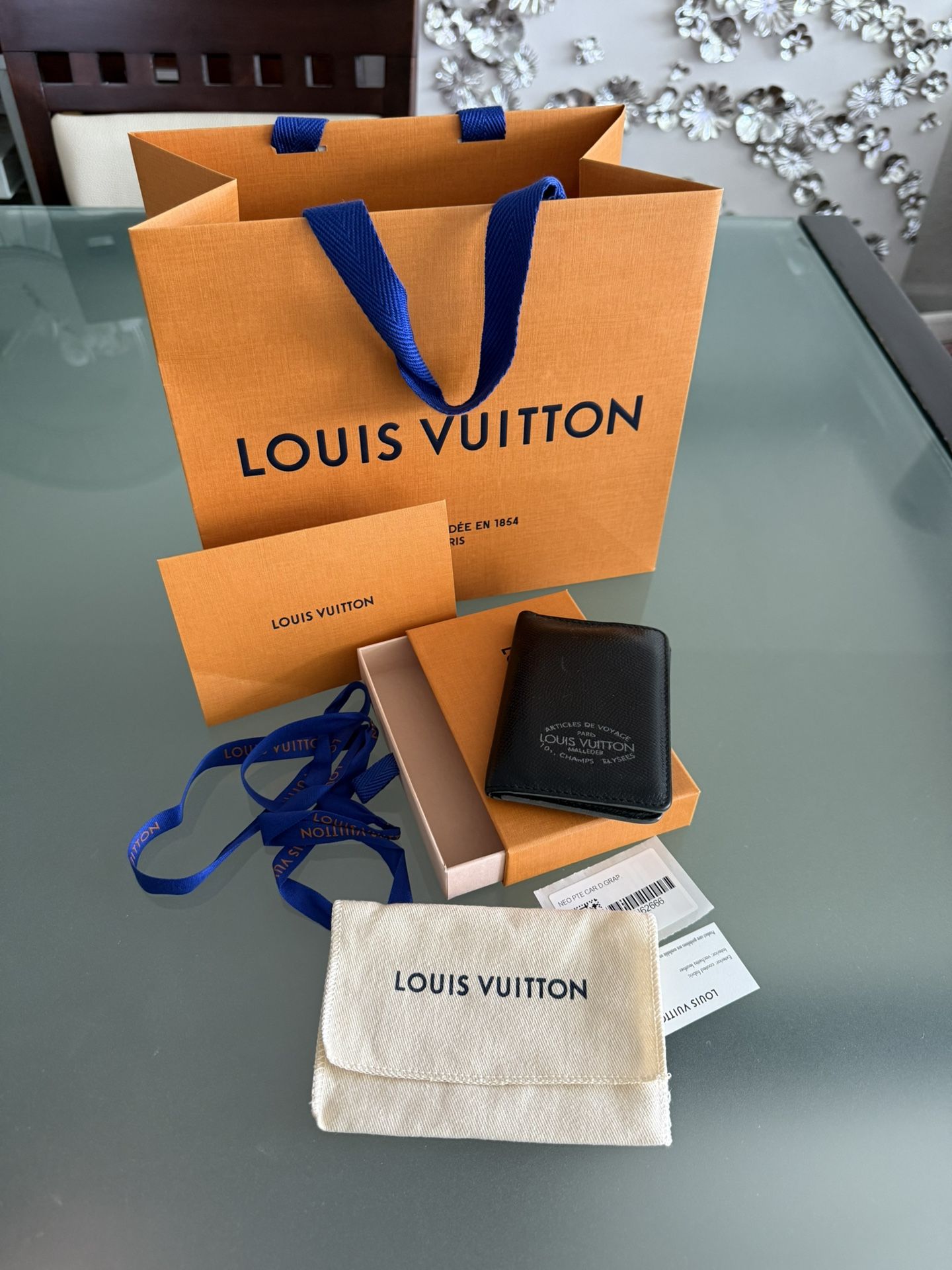 Louis Vuitton Men’s leather Wallet
