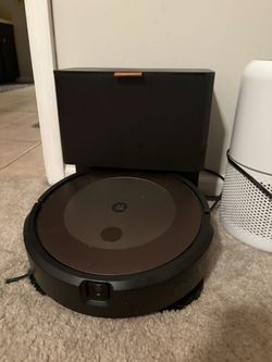 iRobot Roomba i-Series / j-Series Self-Emptying Robot Vacuum with Clean Base