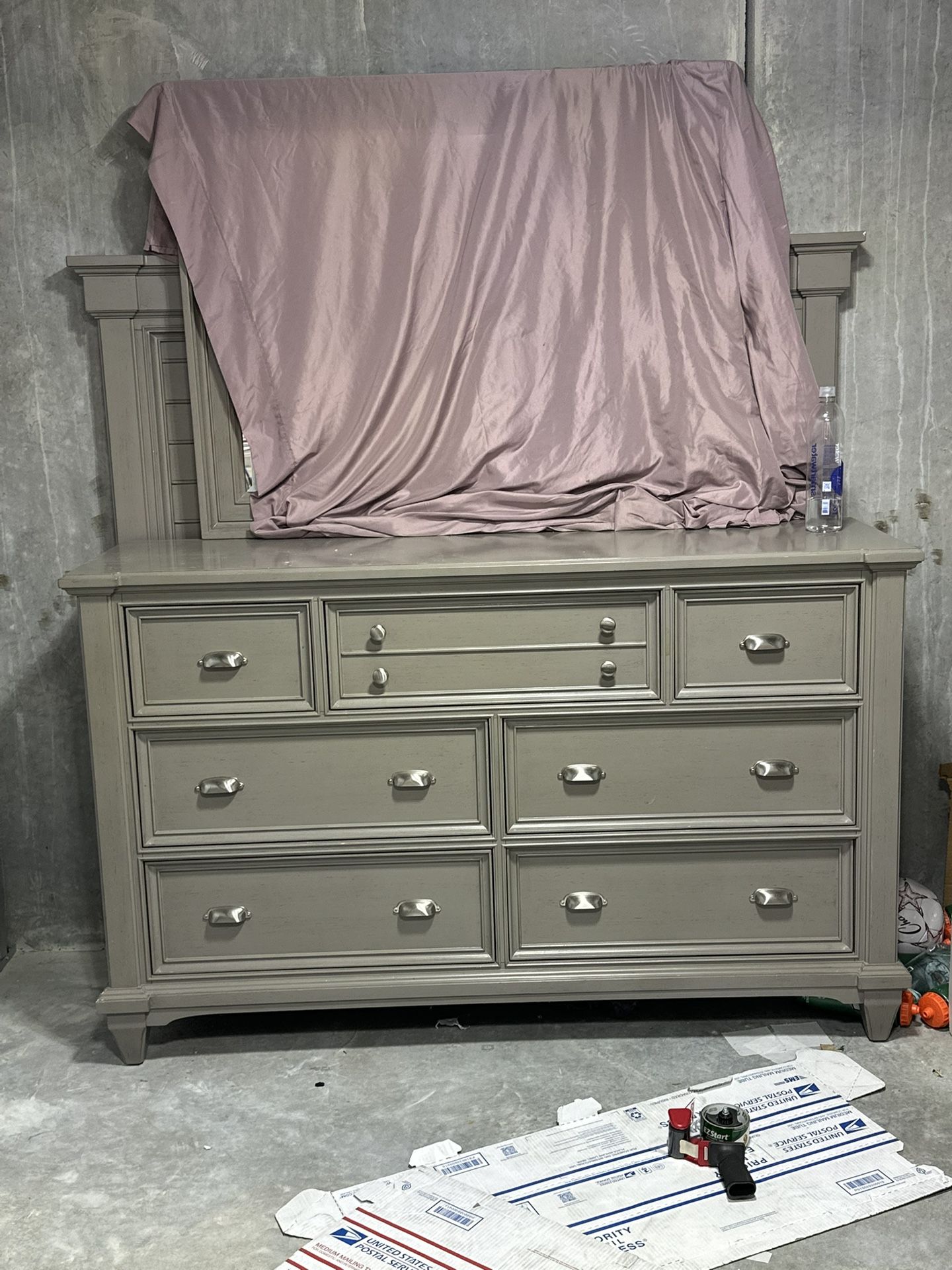 Dresser With Mirror 