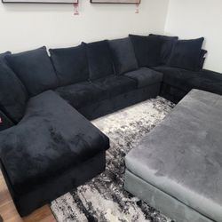 New Large 3pc Sectional In Black Soft Fabric 
