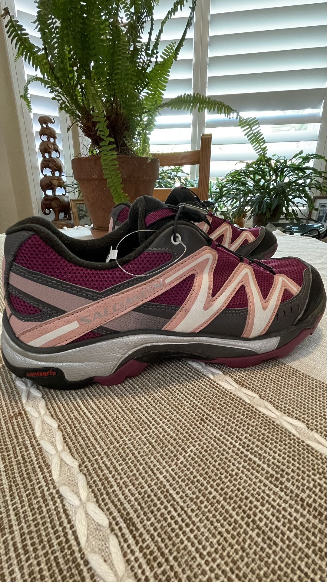 Salomon Hiking Shoes Women's 7.5 with Contagrip® Soles