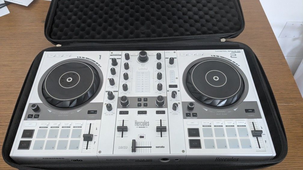 DJ Controller Hercules DJControl Inpulse 500 (White Edition) + Carrying Case + Serato License