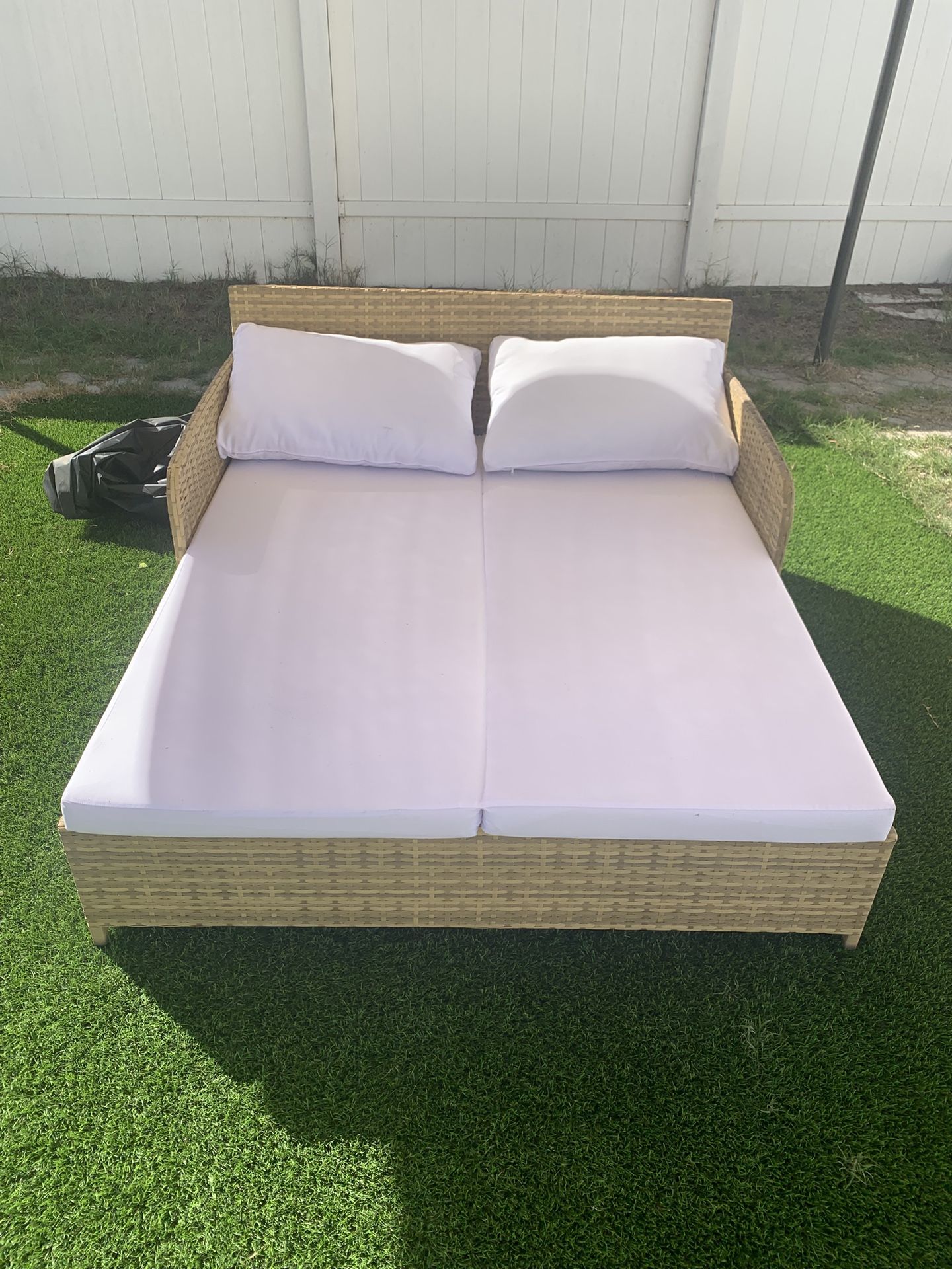 White Outdoor Daybed With Cover