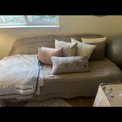 Trundle bed 
