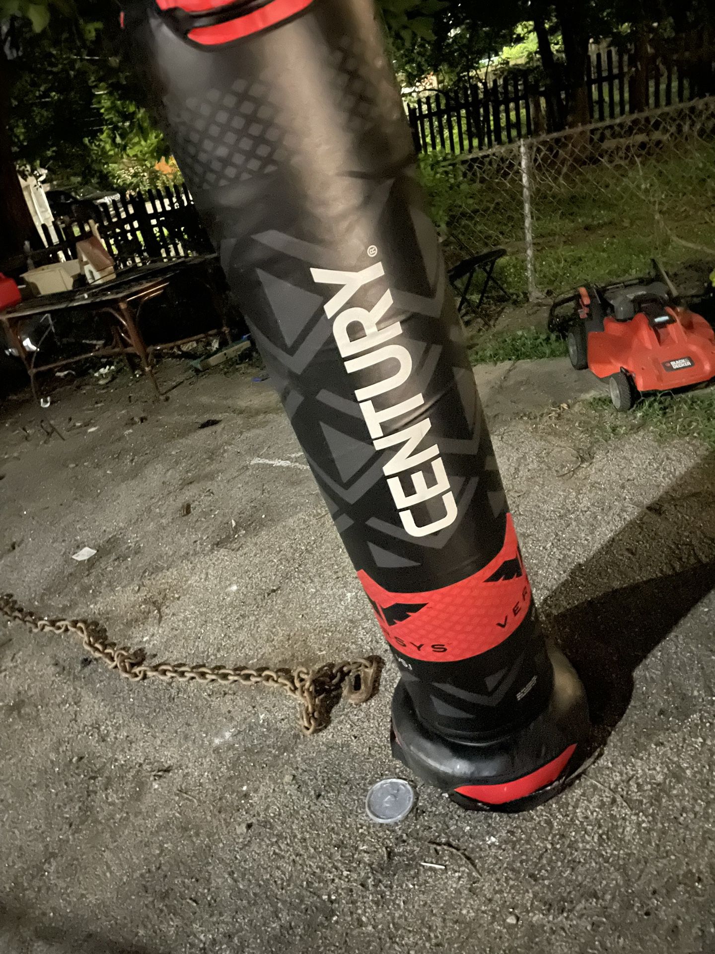 The Century Versys VS.1 is constructed from a heavy duty vinyl covering. This is a revolutionary fight simulated is great for all martial artist trai