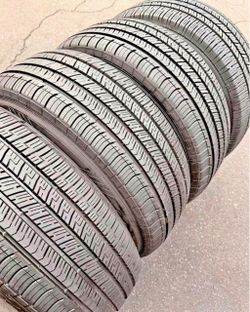 255 60 R 18 vendo llantas marca Goodyear un 80% de vida