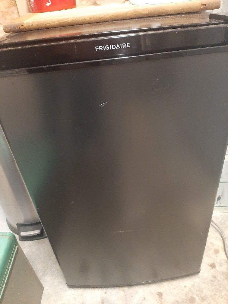 Small Apartment Refrigerator