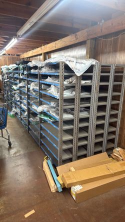Free metal shelves
