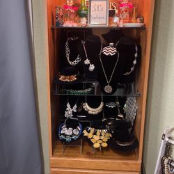 Jill’s Boutique Jewelry, Handbags, Wallets, Purses, Women’s Clothing , Shoes And Accessories 