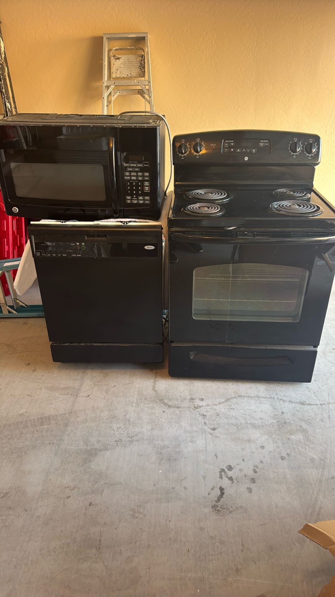 Stove, Dishwasher And Microwave