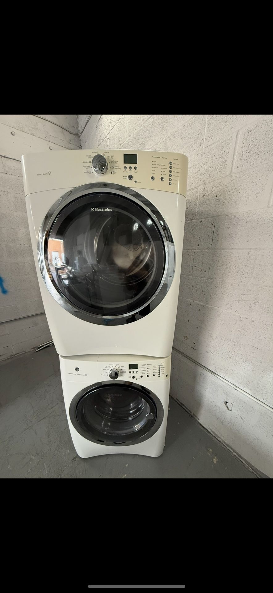Electrolux Washer And Dryer Set “27 ( Lavadora Y Secadora )