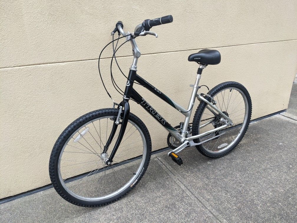 Trek Navigator 26" 21-Speed Hybrid Gravel/Mountain / Road Bike + Seat Suspension + Gel Comfort Seat + Easy Twist Shift/Light Low 17" Frame (MSRP $420)