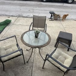 Patio Set Includes Two 6 X 9 Green Turf, Carpets And A End Table