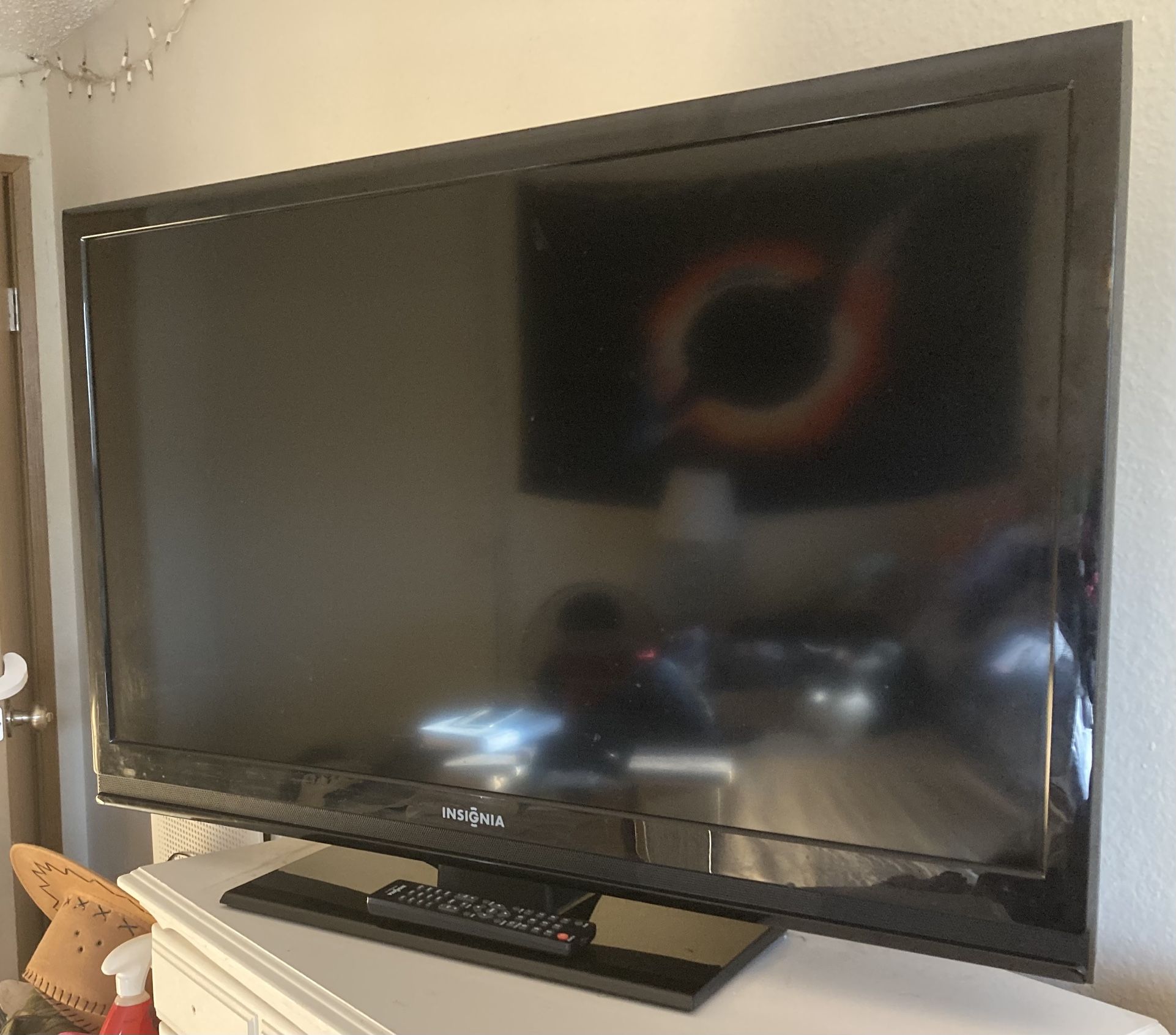 39” Insignia TV