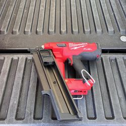 Milwaukee M18 FUEL 3-1/2 in. 18-Volt 21-Degree Lithium-Ion Brushless Cordless Framing Nailer (Tool-Only)