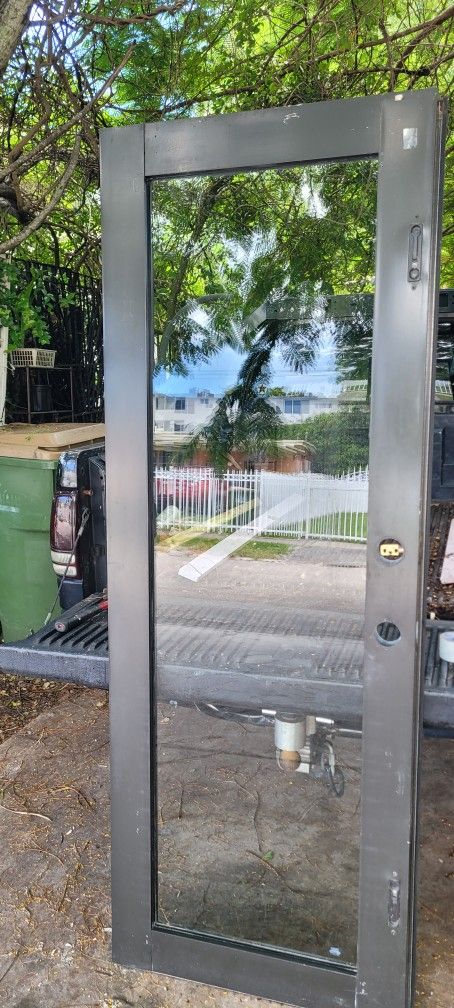 # Puerta De Aluminio 28 X78