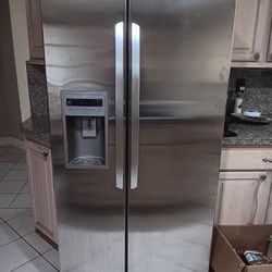 LG Side By Side,Stainless Steel Refrigerator Freezer