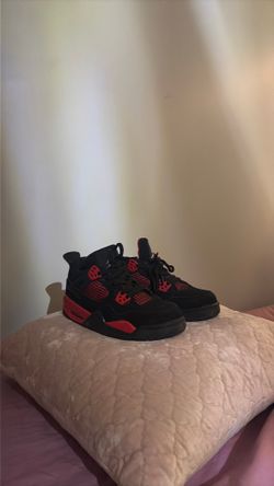 Used shoes brand new Jordan 4s red and black size 6 in woman