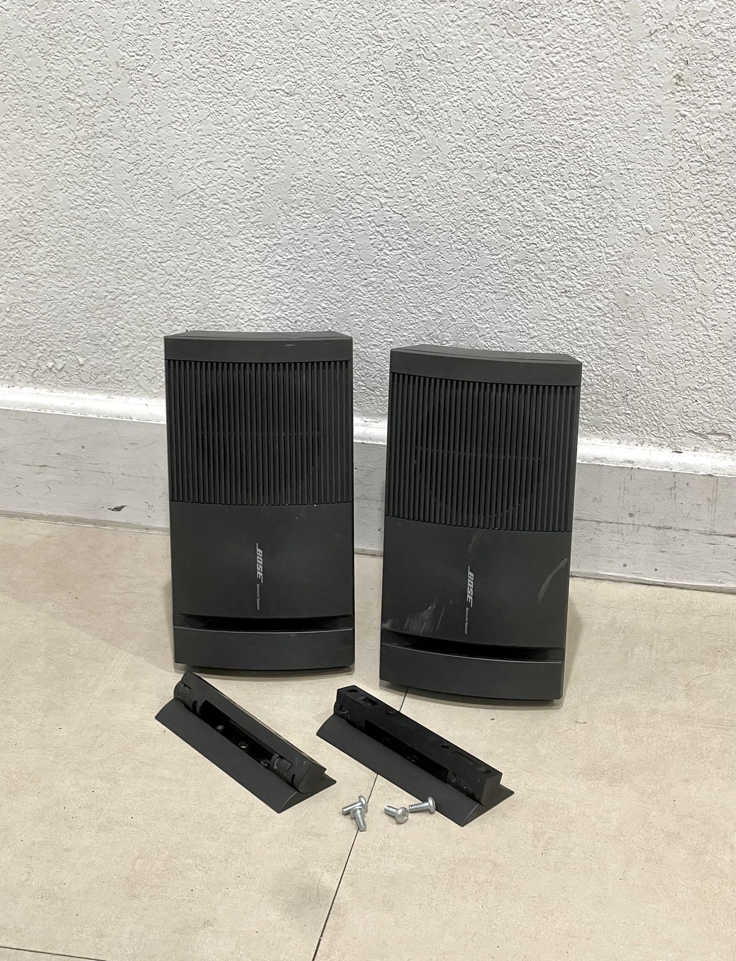 Bose Speaker With Wall Mounts 