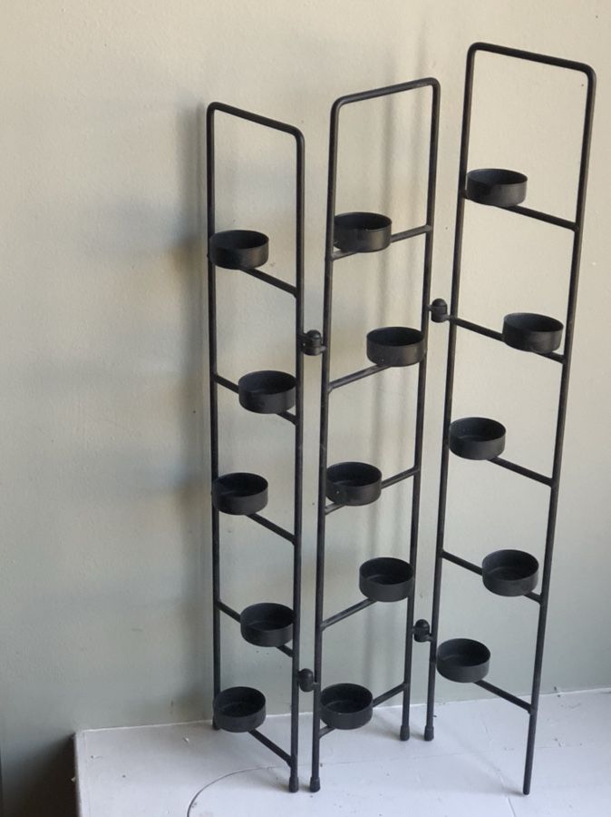 Tea light candle holder