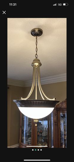 Beautiful Brass Chandelier In Excellent Condition 