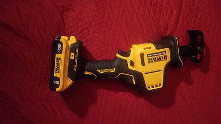 DeWalt atomic brushless hacksaw with battery