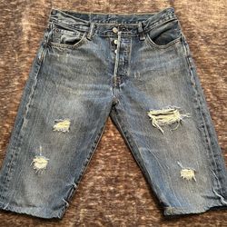 Distressed-501 Levi Strauss-Shorts Waist Size 31-Button Up Fly Very Good Condition  💥$25💥