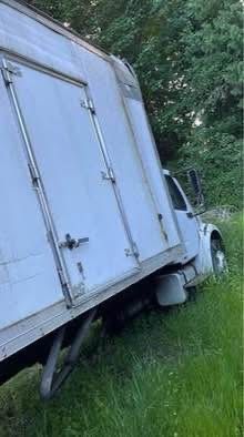 2004 Freight liner M2 the engine does not work. (NO ENGINE). Are you interesting Contact Me for any information