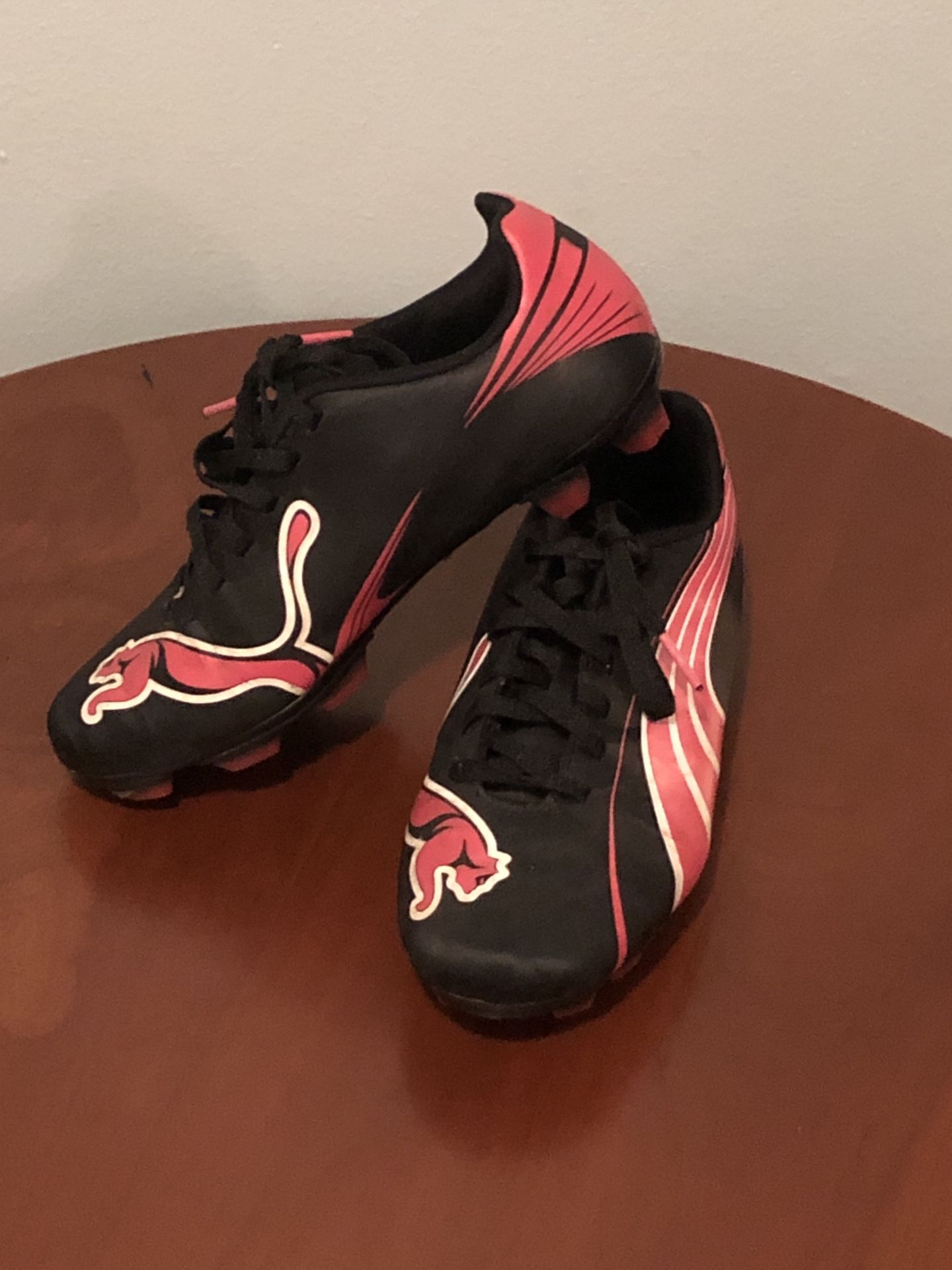 Puma Soccer Cleats.  Size. 3y. /. 22 Cm