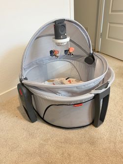 Fisher-Price Deluxe pack and play