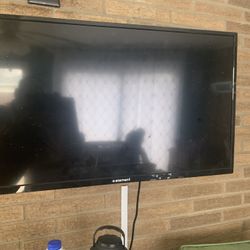Element 32” Tv  With Wall Mount ! 2 Years Old ! 